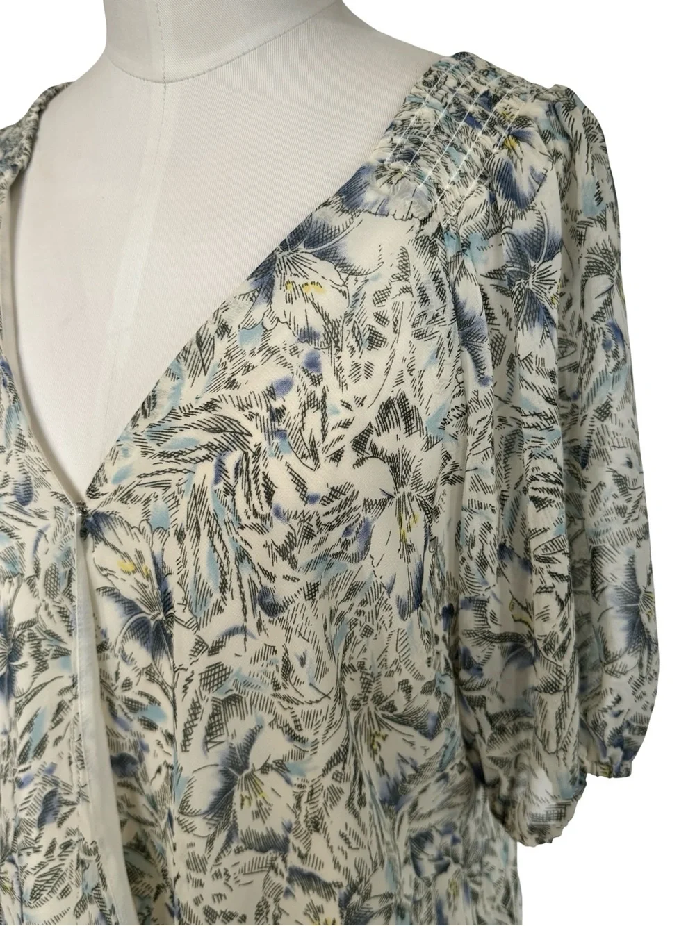 ASTR Women's Short Sleeves Wrap Blouse with Bodysuit Snaps in‎ Ivory Floral  M